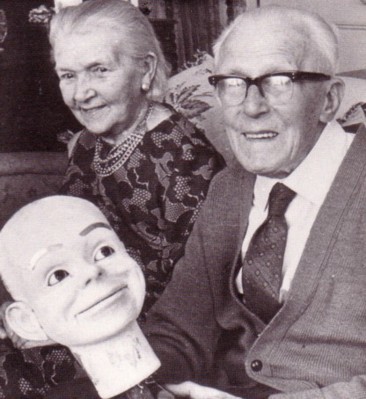 A photograph from the Len Insull collection pages