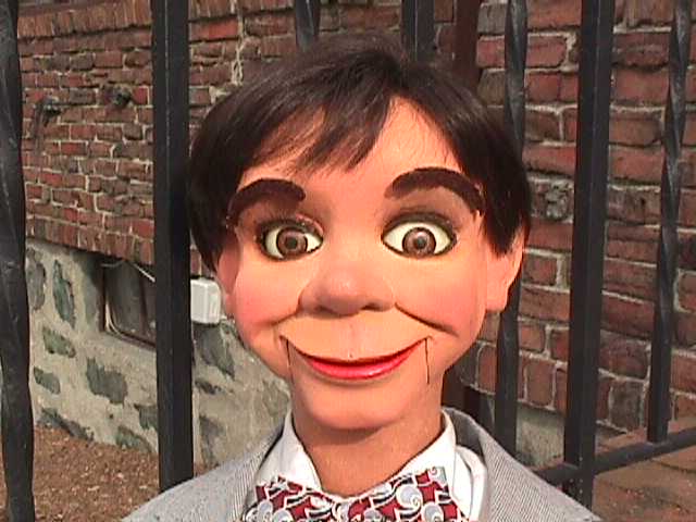 Guyll 01, a ventriloquist figure attributed to Ray Guyll