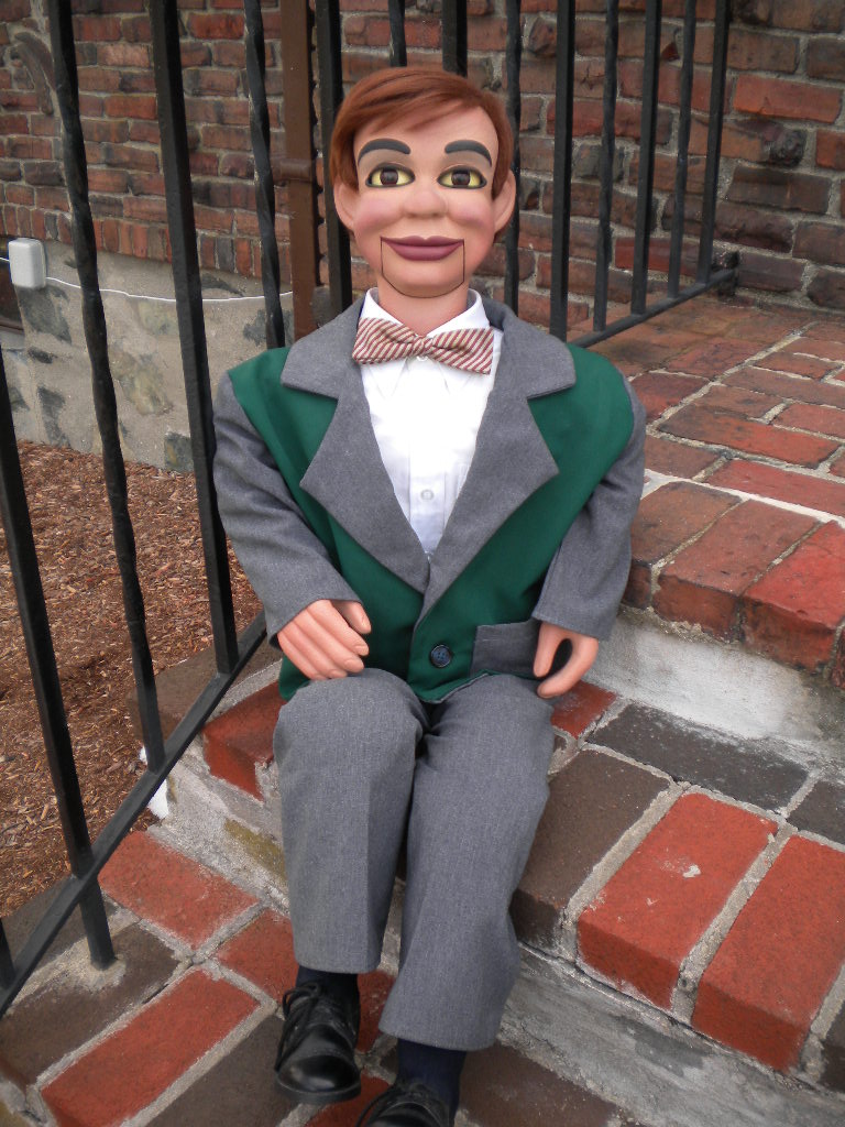Guyll 02 jerry knuck, a ventriloquist figure attributed to Ray Guyll